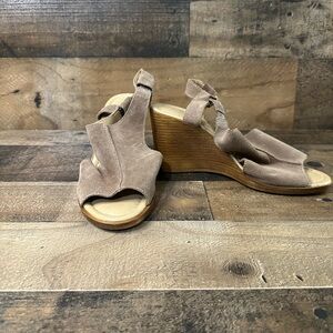 Barbara Barbieri Tan Strappy Back Wedge Heel Size 7.5